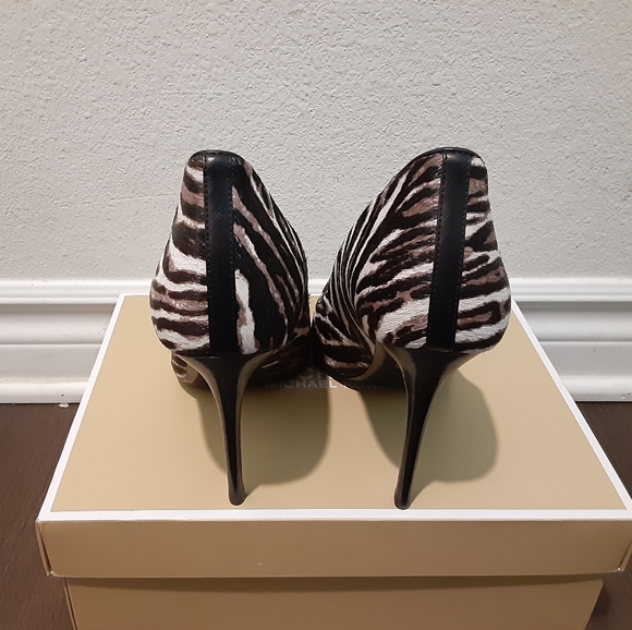 Michael Kors - Picture 3 of 4